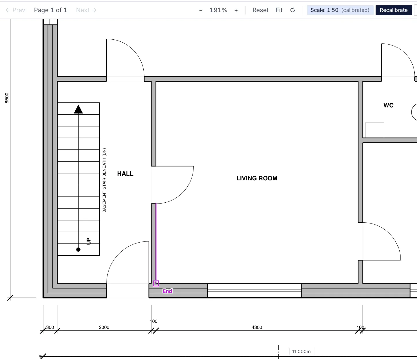 MarkMetric on a ground-floor plan calibrated at 1:50 from its 11,000 mm overall dimension: the magenta End snap marker on the end of a wall line, with the line it snaps to highlighted.